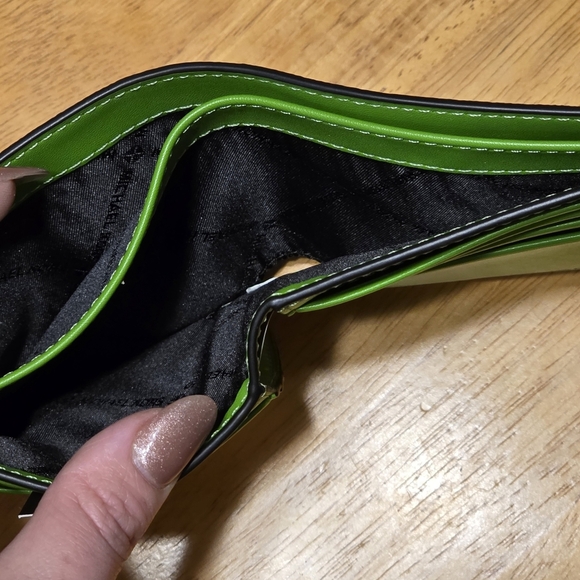 Michael Kors Green Wallet - Picture 3 of 4